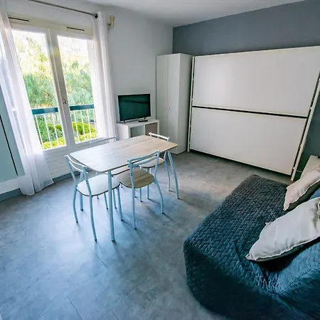Studio 2 + 2 Dans Résidence Avec Piscine * Bandol