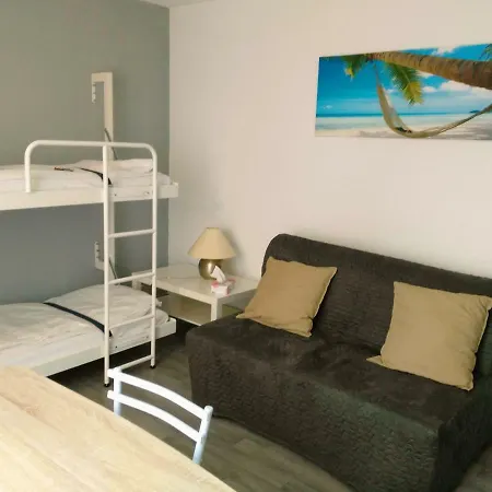 Studio 2 + 2 Dans Résidence Avec Piscine * Bandol