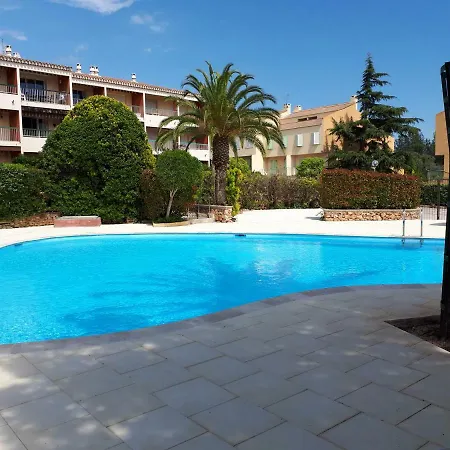 Appartement Studio 2 + 2 Dans Résidence Avec Piscine *