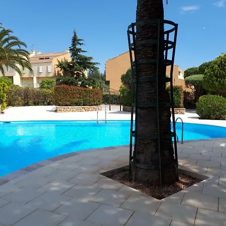 Studio 2 + 2 Dans Résidence Avec Piscine * Bandol