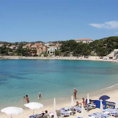 Studio 2 + 2 Dans Résidence Avec Piscine * Bandol